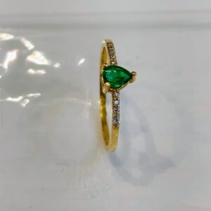 Anillo en Oro 18k con Esmeralda y Diamantes AN058